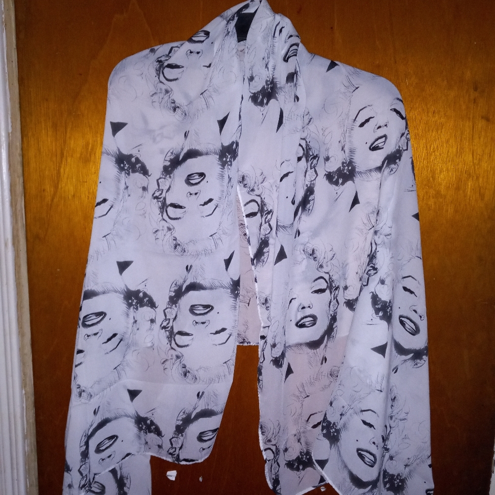 Marilyn Monroe Shawl